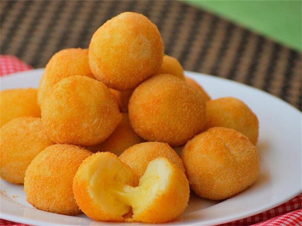 25 bolinhas de queijo fritas e quentes |